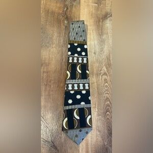 Fleets brown white and black patterned tie​​​​​